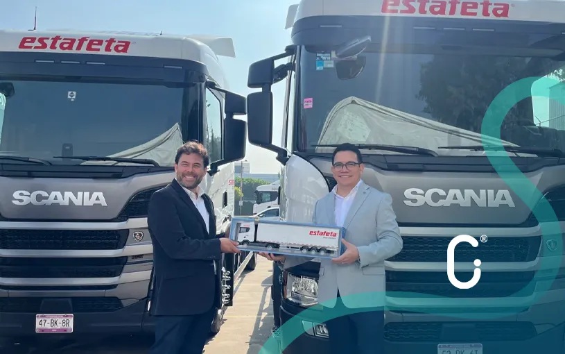 Camiones Scania rotulados con el logo de Estafeta